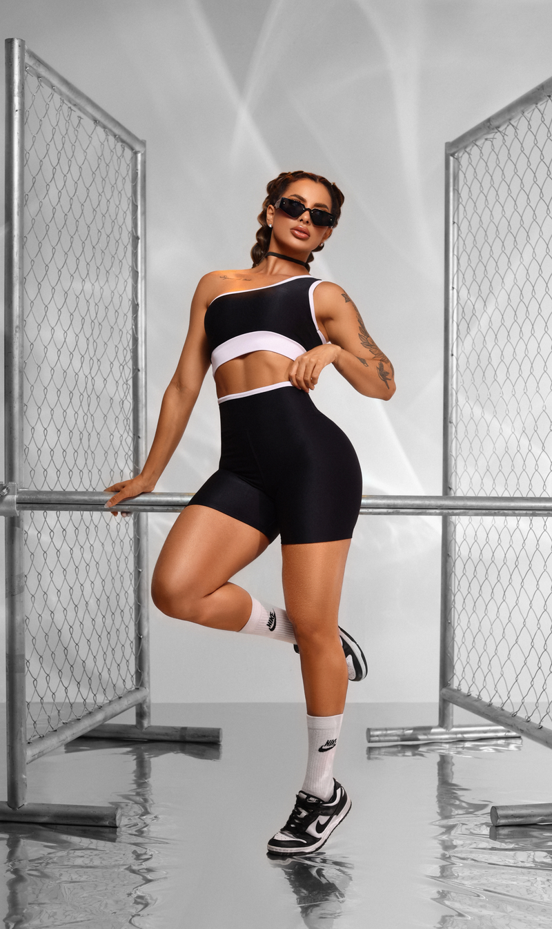 SET Antonella Short + Sport Bra Black and White